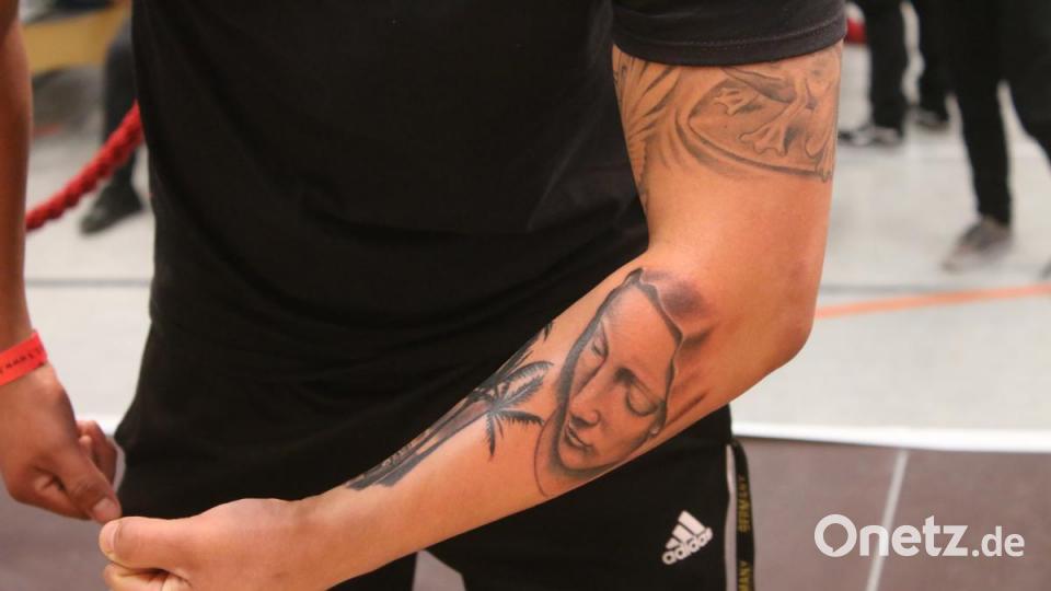 2. Platz in Small and Crazy: Big Joe Tattoo aus Bild: sne