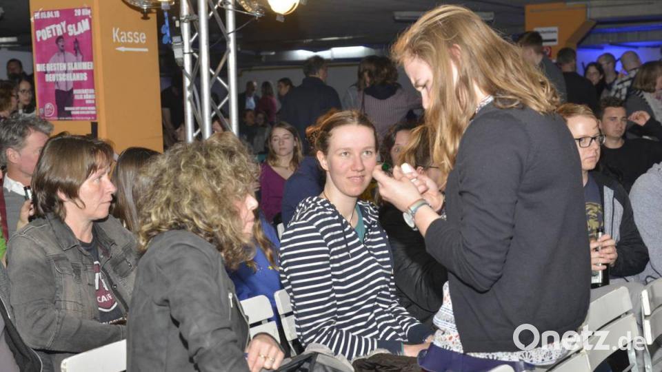 Eindrücke vom Poetry Slam 2019 in der Tiefgarage des City-Centers. Bild: Karin Wilck