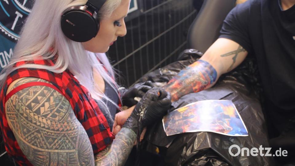 Zur zweiten Tattoo-Expo in Grafenwöhr kamen Hunderte Gäste in die Stadthalle. Bild: sne