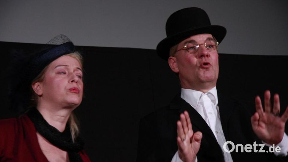 Beim „Hausverkauf“ standen Elke Schöffel und Jürgen Bauer auf der Bühne. Bild: wro