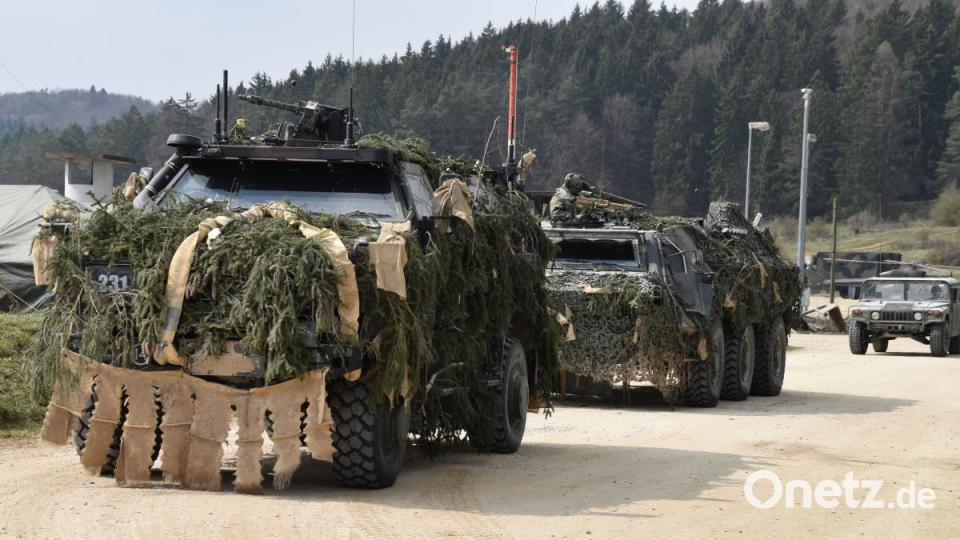Ein deutscher Konvoi mit Dingo und Fuchs verlässt den FOB West auf dem Truppenübungsplatz Hohenfels. Bild: Alexander Pausch