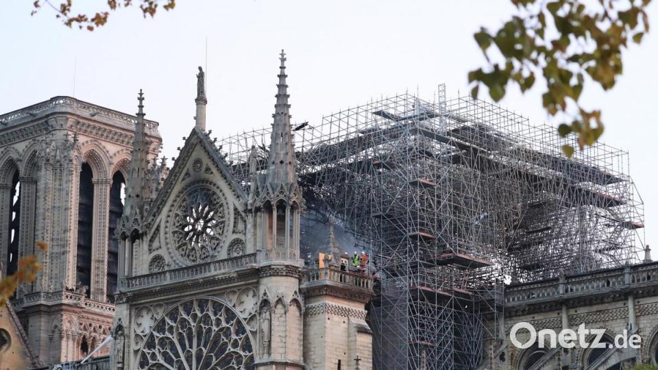 Ein stundenlang wütendes Feuer verwüstet die Kathedrale Notre-Dame in Paris. Bild: Gareth Fuller