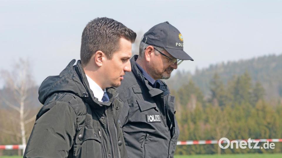 Staatsanwaltschaft und Kriminalpolizei Weiden haben mit der Suche nach den sterblichen Überresten von Monika Frischholz begonnen. Bild: Gabi Schönberger