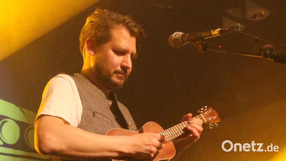 Tobias R. Loechle an der Ukulele. Bild: kmo