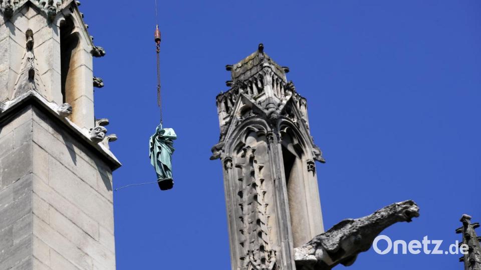 Der Abbau der Figuren ging am vergangenen Donnerstag vonstatten. Bild: Francois Mori/AP