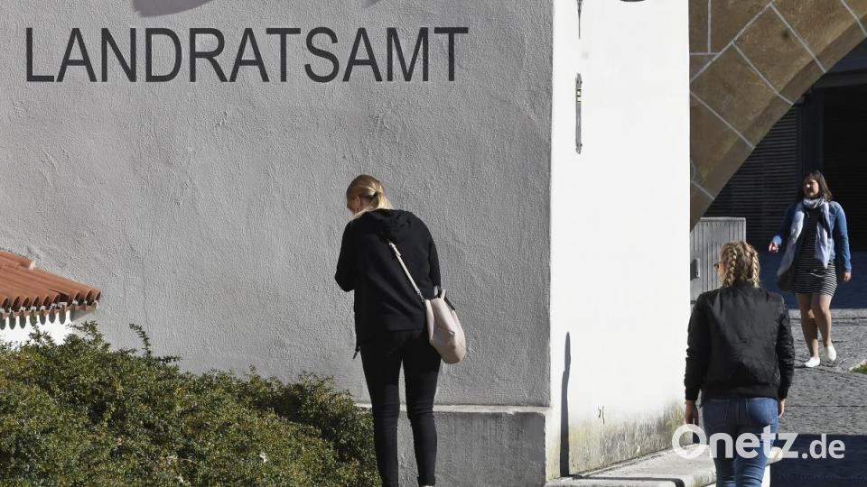 In der Amberger Altstadt waren am Karsamstag 87 Ostereier versteckt. Die Menschen drehten das gesamte Amberger Ei einmal um. Bild: Petra Hartl
