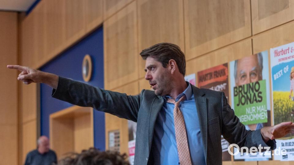 Claus von Wagner begeistert das Publikum in der Neustädter Stadthalle. Bild: pml