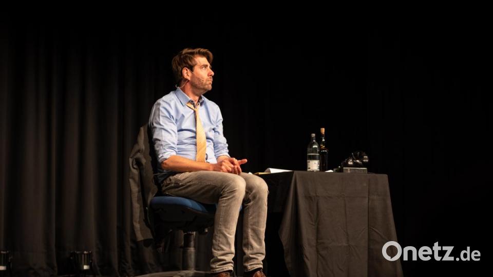 Claus von Wagner begeistert das Publikum in der Neustädter Stadthalle. Bild: pml
