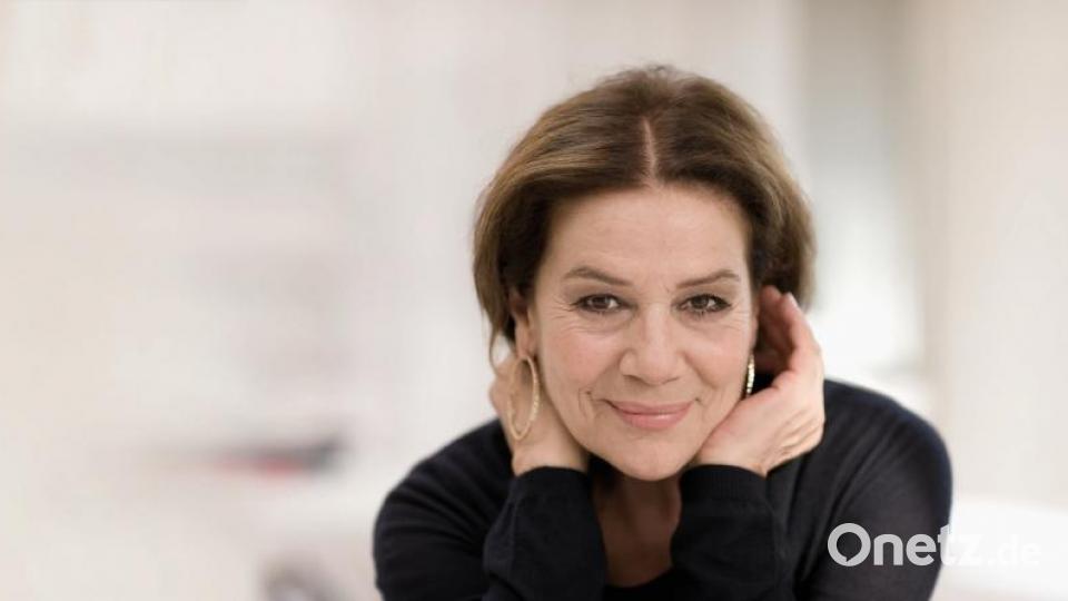 Hannelore Elsner. Bild: obs/Oticon GmbH/Oticon / Boris Breuer"