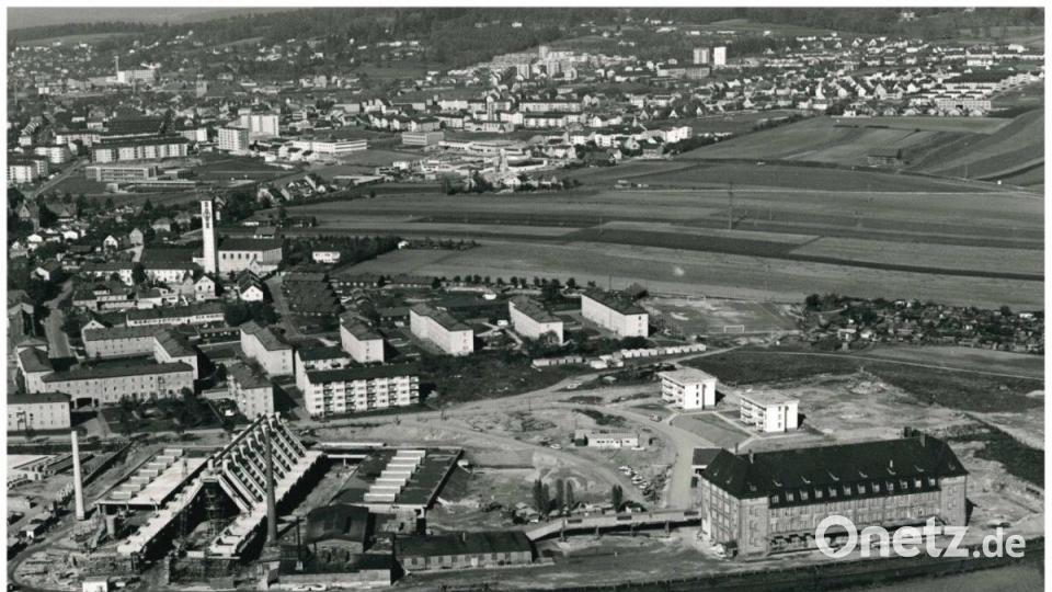 Ein Blick zurück zu den Anfängen: Dieses Bild dürfte zwischen 1968 und 1970 entstanden sein, als die Glasfabrik der Rosenthal AG gebaut wurde. Bild: AZ-Archiv