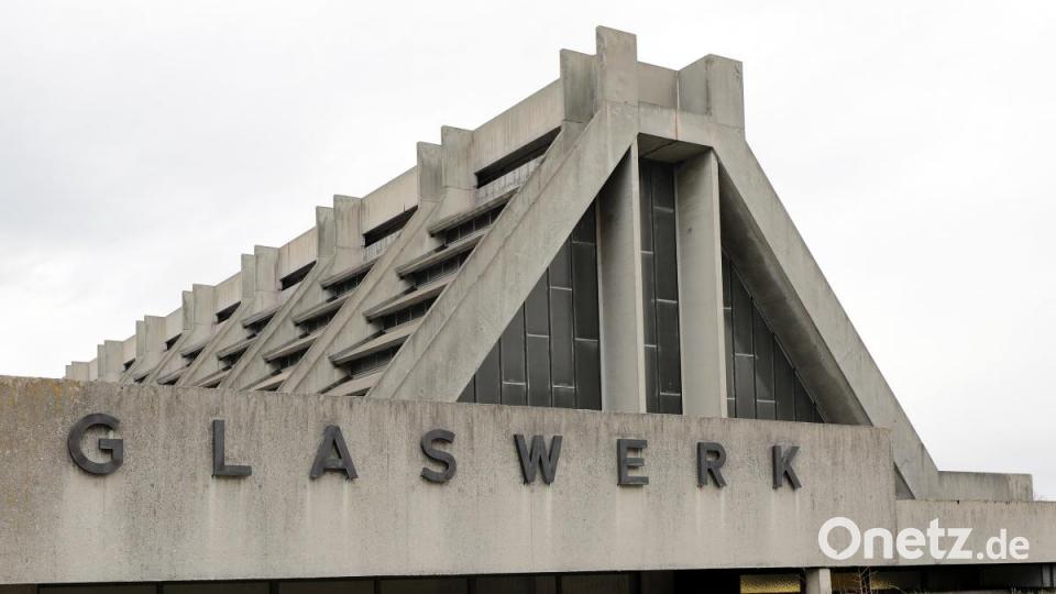 Die Mitarbeiter haben eine Kantine mit Terrasse: Architekt Gropius und Auftraggeber Rosenthal legten viel Wert darauf, dass die Beschäftigten einen menschenwürdigen Arbeitsplatz haben. Bild: Wolfgang Steinbacher