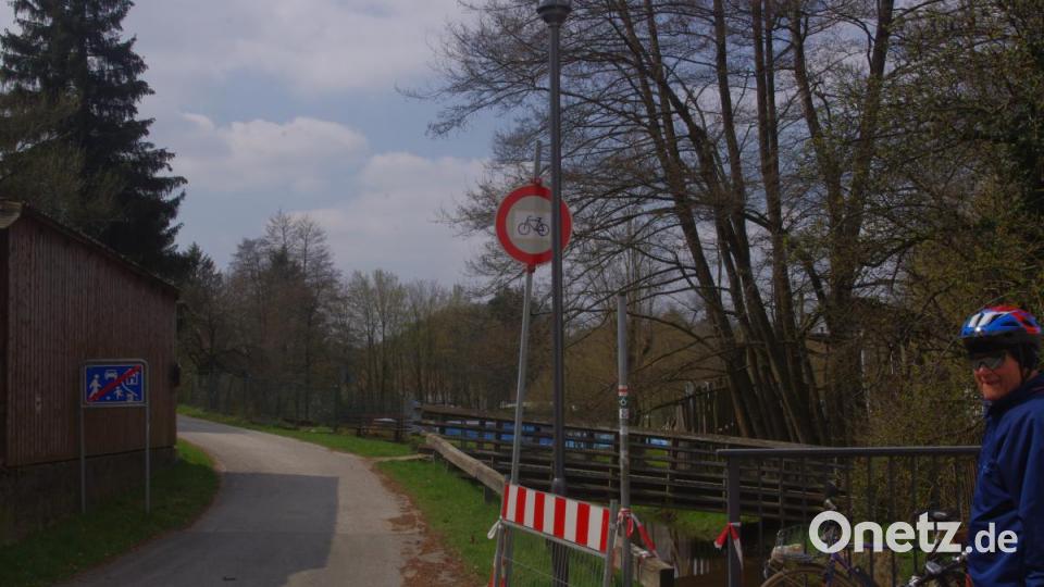 Am Ortsende von Etzelwang: Wegen Bauarbeiten ist hier für Radler die Durchfahrt verboten. Die Baustelle ist längst weg, das Schild steht noch da. Eine Umleitung für Radler ist nicht ausgeschildert. Bild: ADFC