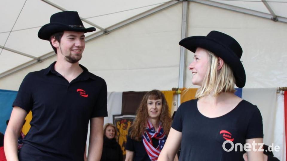 Chris und Anna von den &quot;Flying Boots&quot; sind wie alle Linedancer begeistert dabei. Bild: lep