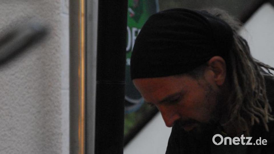 Steffen Prase, der Tourkoch von Hans Söllner, hat Jamaikas Küche mitgebracht - und Reggae-Musik und gute Laune. Bild: san