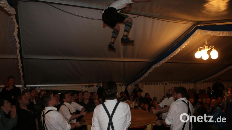 Die Schwarzenbacher Schenkelzinterer lieferten eine tolle Show ab und sorgten für Stimmung. Bild: sne