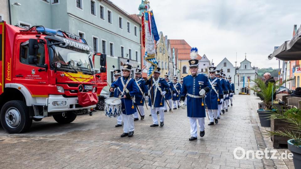 Einzug der Gruppen: die historische Bürgerwehr. Bild: pml