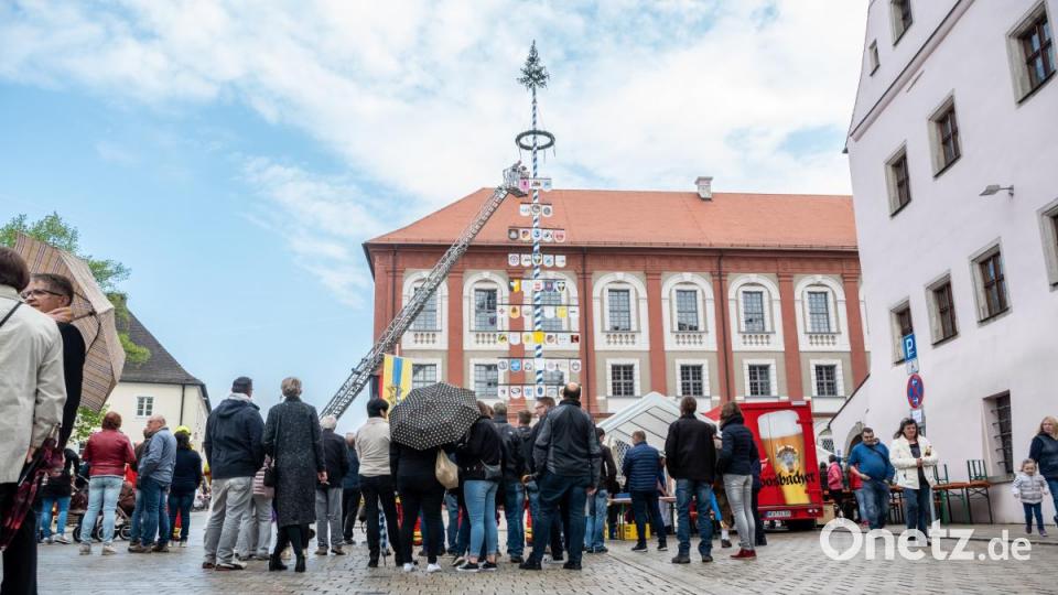 Viel los trotz anfangs Regen: Das diesjährige Maibaufest in Neustadt war wieder ein voller Erfolg. Bild: pml