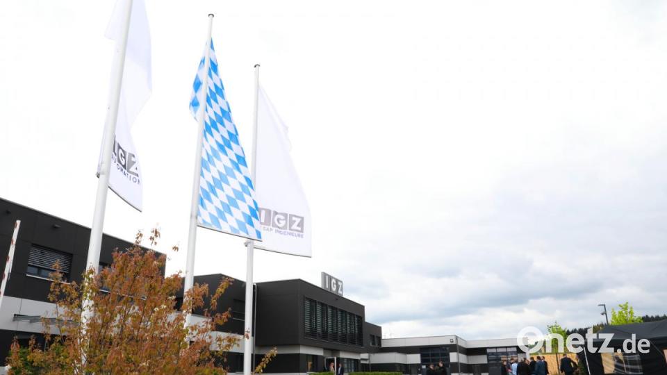 Einweihung der Betriebserweiterung der IGZ Automation GmbH im Gewerbegebiet Erbendorf. Bild: njn