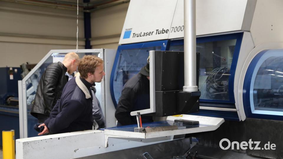 Hochmoderne Lasertechnik bei Metallbau Götzl Bild: rw