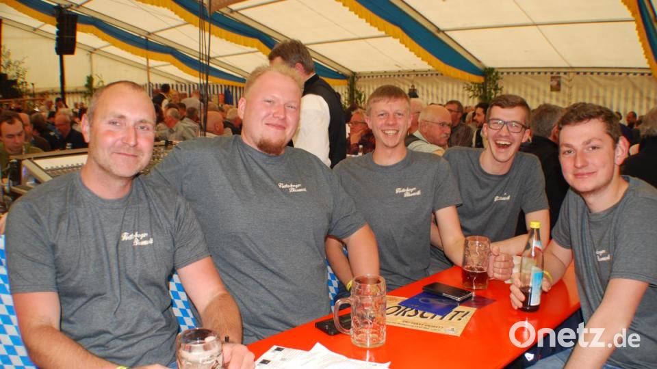 Mitglieder der Finsterberger Blasmusik aus Thüringen sind zum ersten Mal hier und freuen sich sehr, dabei zu sein. Bild: enz