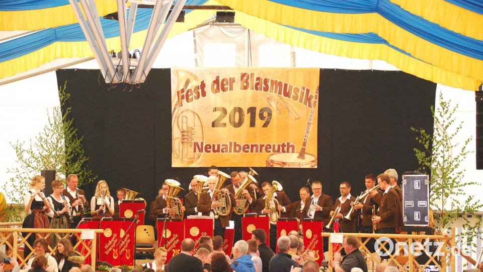 Die Blaskapelle Ernestgrün eröffnete als Gastgeber traditionell das Fest. Bild: enz