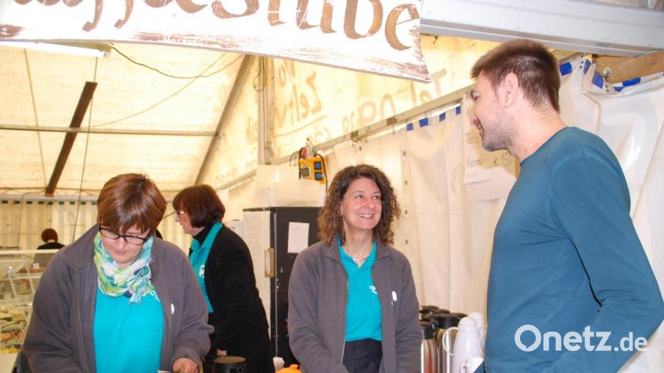 Am frühen Sonntagmorgen war der Kaffeestand ein beliebtes Ziel. Bild: enz