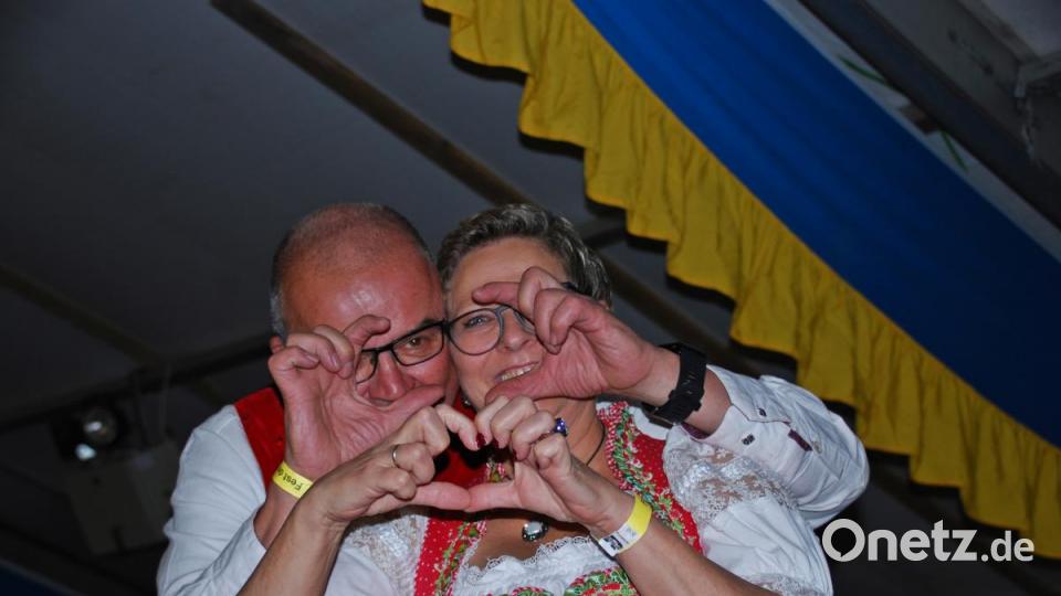 Eva-Maria und Thomas Seiler feierten schon vor vier Jahren ihre Silberhochzeit beim Fest der Blasmusik, jetzt begingen sie hier den 29. Hochzeitstag. Bild: enz