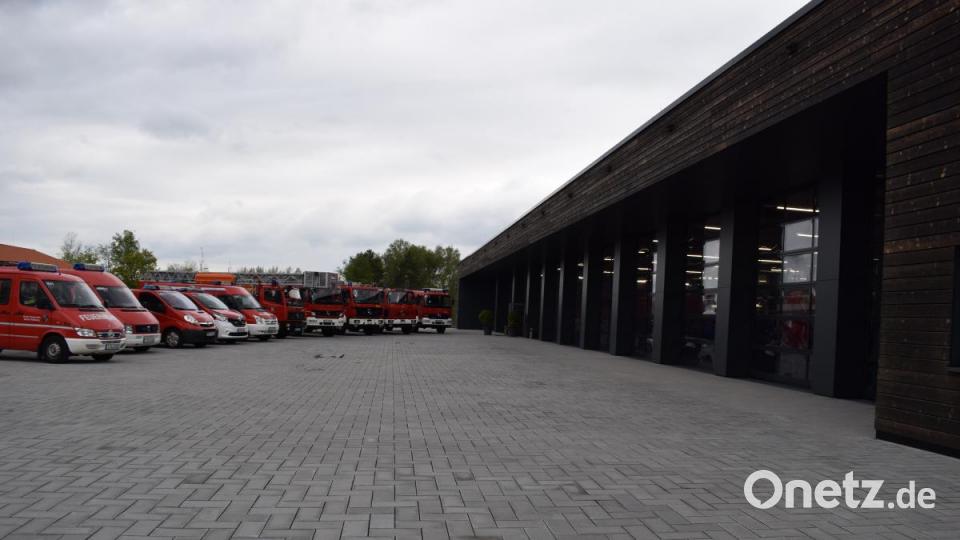 Einweihung des neuen Feuerwehrgerätehauses der Tirschenreuther Wehr: Das neue Domizil der Feuerwehr Tirschenreuth. Bild: szl