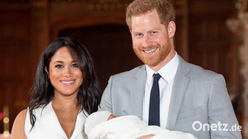 Die glücklichen Eltern Prinz Harry und Herzogin Meghan mit ihrem Sohn. Foto: Dominic Lipinski/PA Wire Bild: Dominic Lipinski