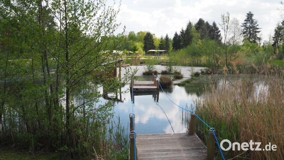 Mit dem Floß können sich kleine Kapitäne ans andere Ufer ziehen. Bild: bl
