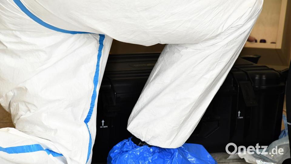 Einbruch in die Kümmersbrucker Schloss-Apotheke. Die Polizei übernimmt die Ermittlungen. Bild: Petra Hartl