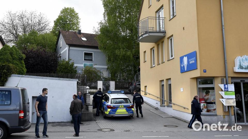 Einbruch in die Kümmersbrucker Schloss-Apotheke. Die Polizei übernimmt die Ermittlungen. Bild: Petra Hartl