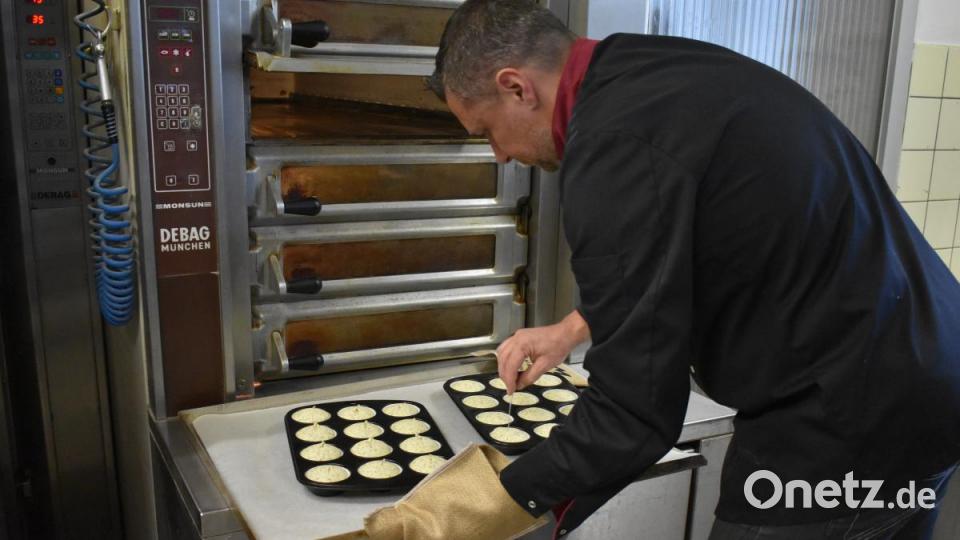 Die Muffins kommen in den vorgeheizten Backofen. Bei 180 Grad werden sie darin für zehn Minuten goldgelb gebacken. Bild: lue