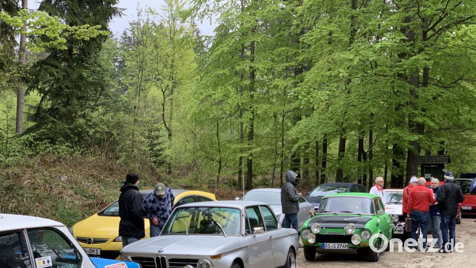 Drei Autos, die schon 1972 mit von der Partie waren. Zwei Null-Zweier BMW und ein Rallye-Skoda. Bild: Michael Ascherl