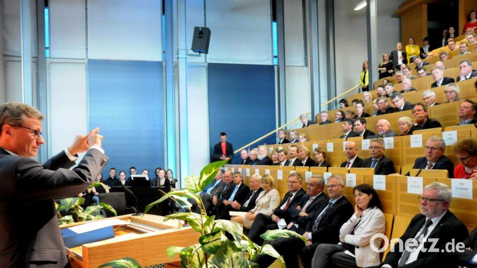 Bernd Sibler hielt die Festrede im Audimax in Amberg. Bild: Stephan Huber