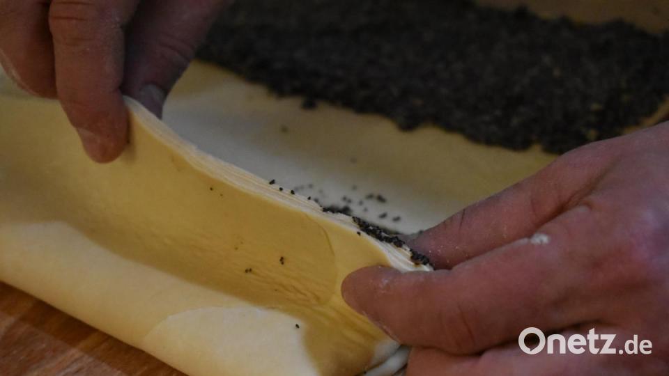 Bei der Zubereitung des Teiges werden die verschiedenen Schichten des Plunderteiges sichtbar. Bild: lue