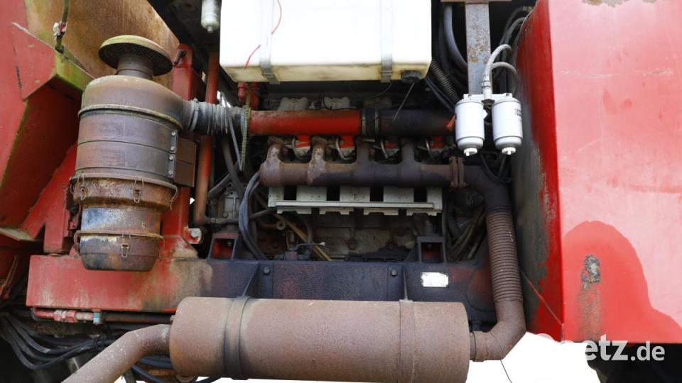 Der Deutz-Motor ist in der Mitte des Fahrgestells platziert. Der Standmotor war ursprünglich für Aggregate konzipiert und wurde von Horsch für den hydrostatischen Antrieb verwendet.. Bild: exb