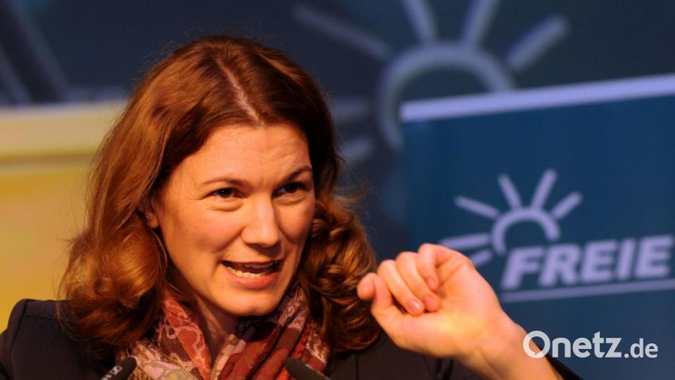 Der Regensburger Landrätin und Bezirksvorsitzende der Freien Wähler, Tanja Schweiger, eröffnete die Landesversammlung in Amberg. Bild: Stephan Huber