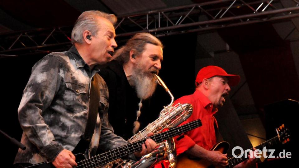 Auftritt der Spider Murphy Gang zur 65 Jahr Feier des FC Rieden im Festzelt. Bild: Stephan Huber