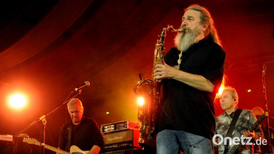 Auftritt der Spider Murphy Gang zur 65 Jahr Feier des FC Rieden im Festzelt. Bild: Stephan Huber