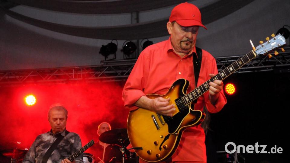 Auftritt der Spider Murphy Gang zur 65 Jahr Feier des FC Rieden im Festzelt. Bild: Stephan Huber