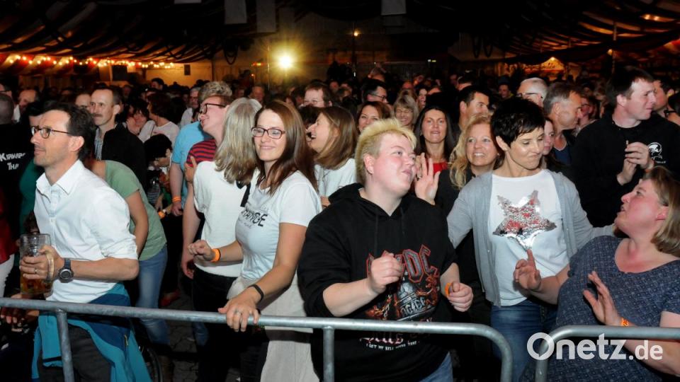 Auftritt der Spider Murphy Gang zur 65 Jahr Feier des FC Rieden im Festzelt. Bild: Stephan Huber