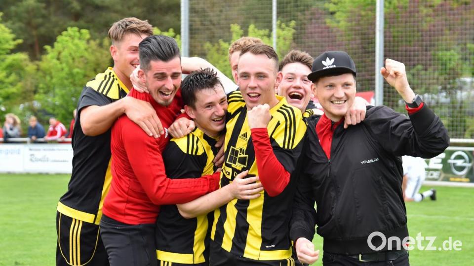 Freude pur nach dem Schlusspfiff. Bild: A. Schwarzmeier
