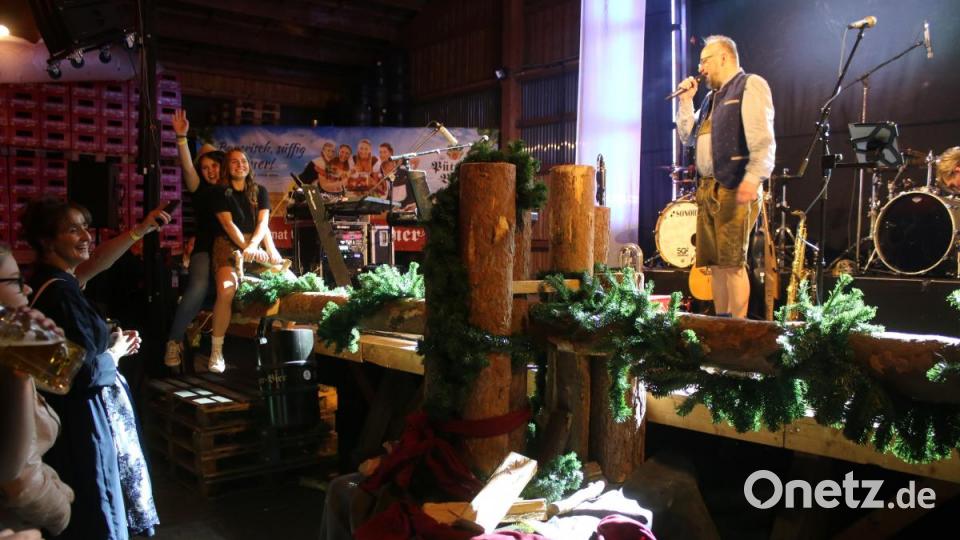 Johannes Püttner (rechts) und seine Frau Christine (links) konnten sich über eine tolle Veranstaltung freuen. Bild: sne