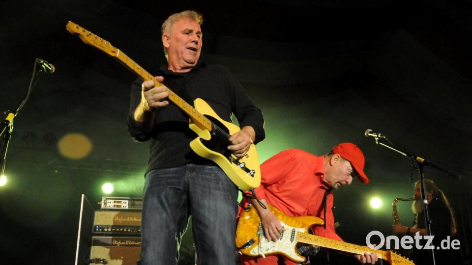 Auftritt der Spider Murphy Gang zur 65 Jahr Feier des FC Rieden im Festzelt. Bild: Stephan Huber