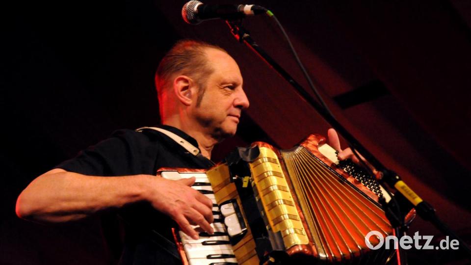 Auftritt der Spider Murphy Gang zur 65 Jahr Feier des FC Rieden im Festzelt. Bild: Stephan Huber