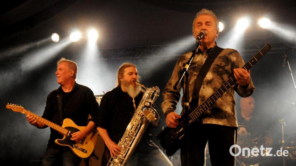 Auftritt der Spider Murphy Gang zur 65 Jahr Feier des FC Rieden im Festzelt. Bild: Stephan Huber
