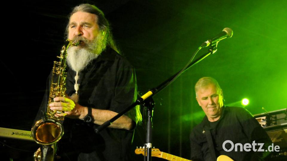 Auftritt der Spider Murphy Gang zur 65 Jahr Feier des FC Rieden im Festzelt. Bild: Stephan Huber