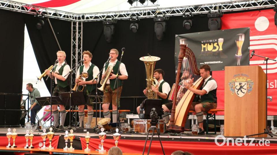 Die urige Weisbier Musi spielte zur Siegerehrung des Landkreislaufes und am Tag darauf nochmals auf. Bild: riw
