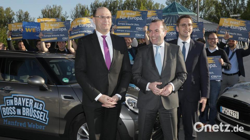 Wahlkampfendspurt der CSU zur Europawahl: Albert Füracker (von links), Manfred Weber und Christian Doleschal in Amberg. Bild: Wolfgang Steinbacher